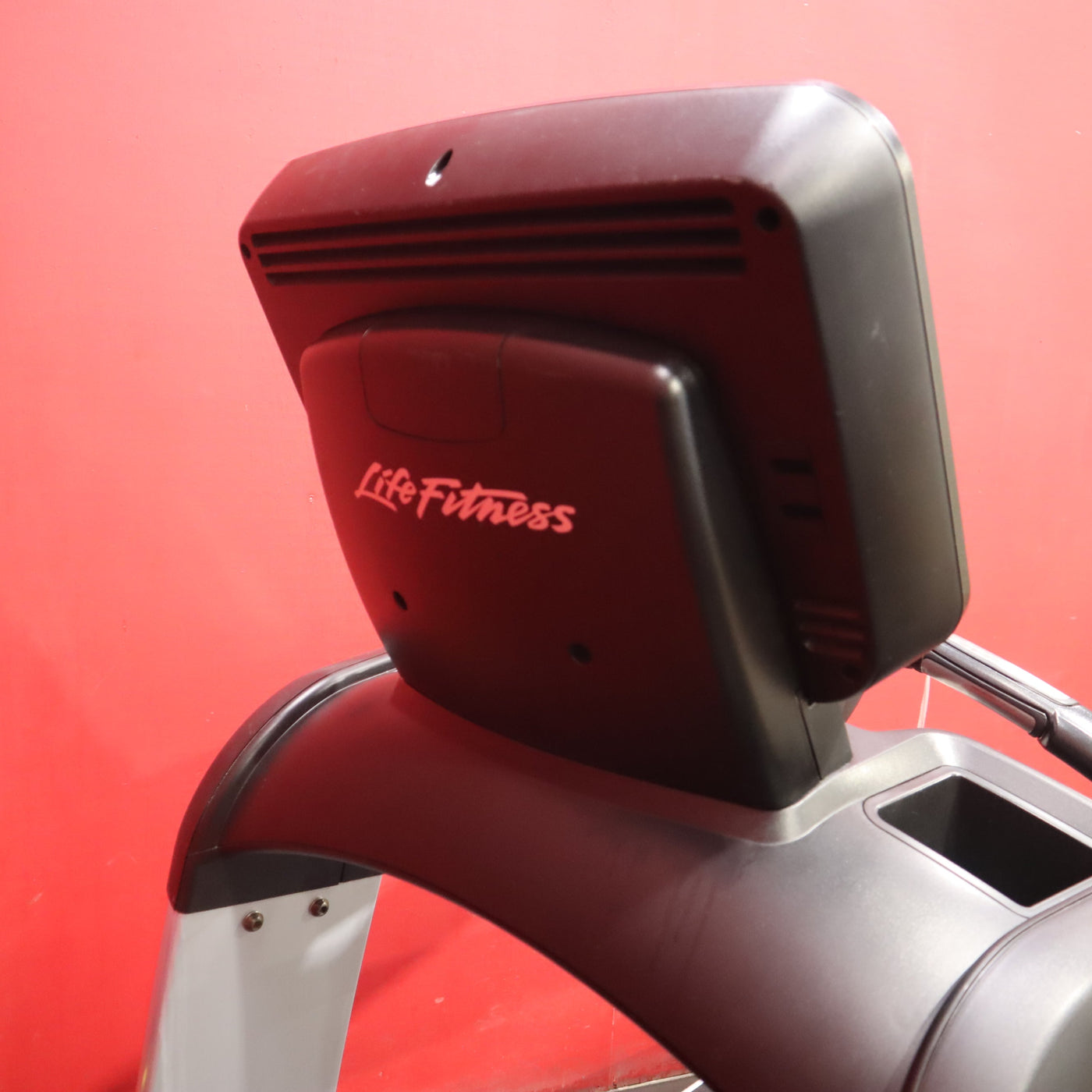 Life Fitness Discover SE3 HD Elevation Treadmill (Remanufactured)