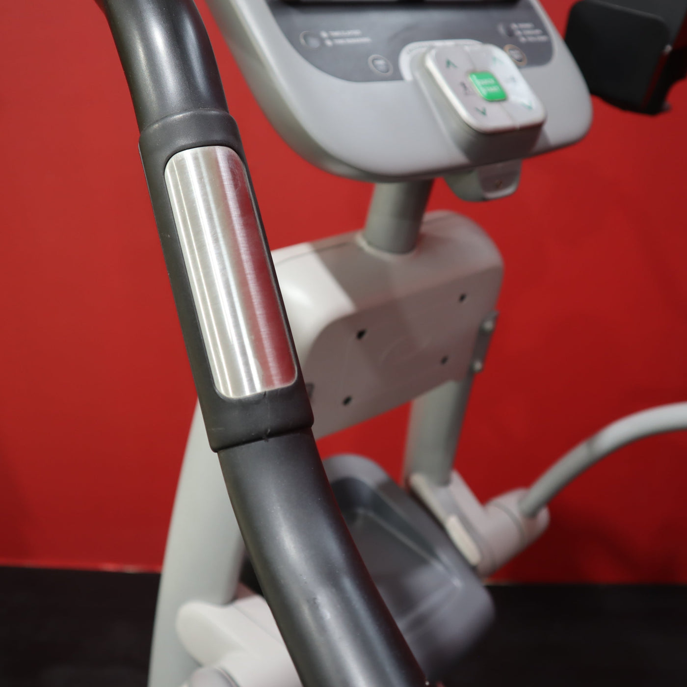 Precor EFX 546i Lower Body Elliptical Trainer w/Experience Console (Remanufactured)